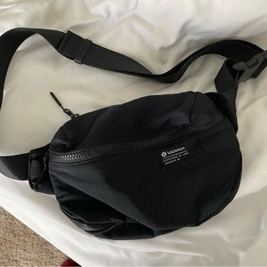 Lululemon Belt Bag, Clean Lines Belt Bag, Black bum bag, fanny pack lululemon